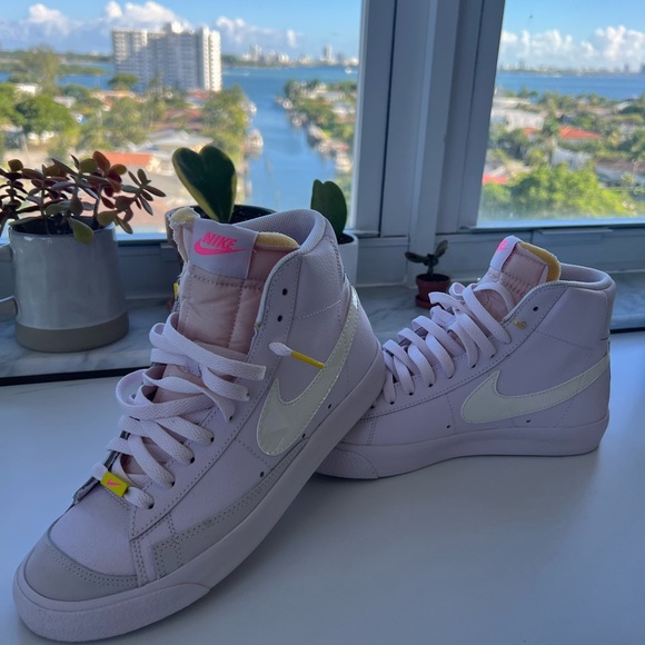 Women's Blazer Mid 77, Digital pink color. - Picture 5 of 8